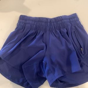 Lululemon shorts EUC size 4 4”